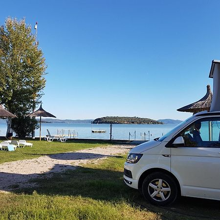 Camping Village Punta Navaccia Tuoro sul Trasimeno Exterior foto