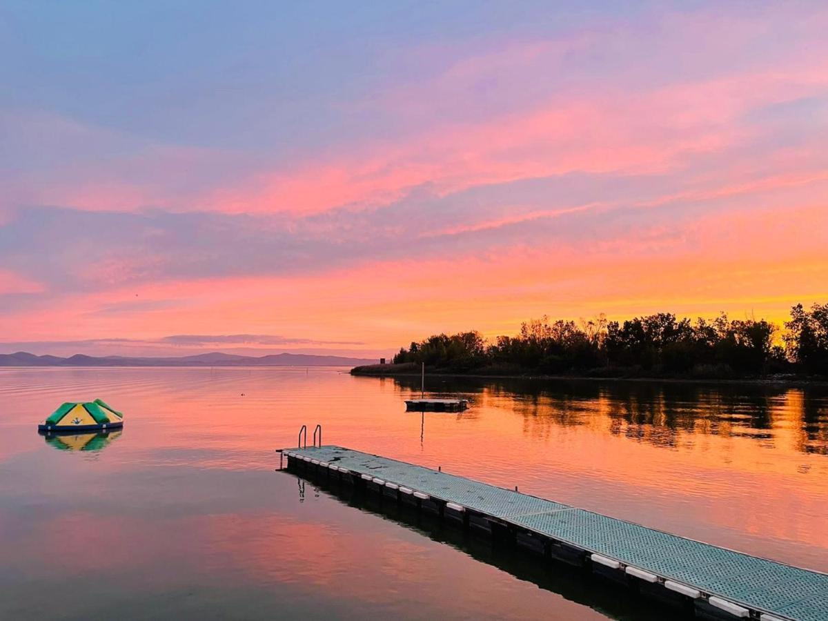 Camping Village Punta Navaccia Tuoro sul Trasimeno Exterior foto